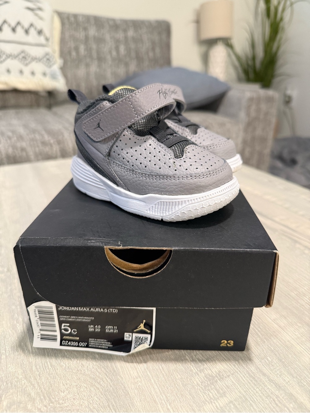 Nike Toddler Gray and White Jordan Max Aura Sneakers